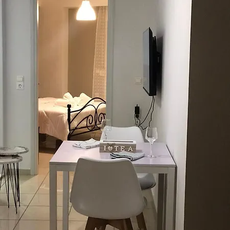 Cozy 4th Floor 2-spaced With Balcony Apartment *